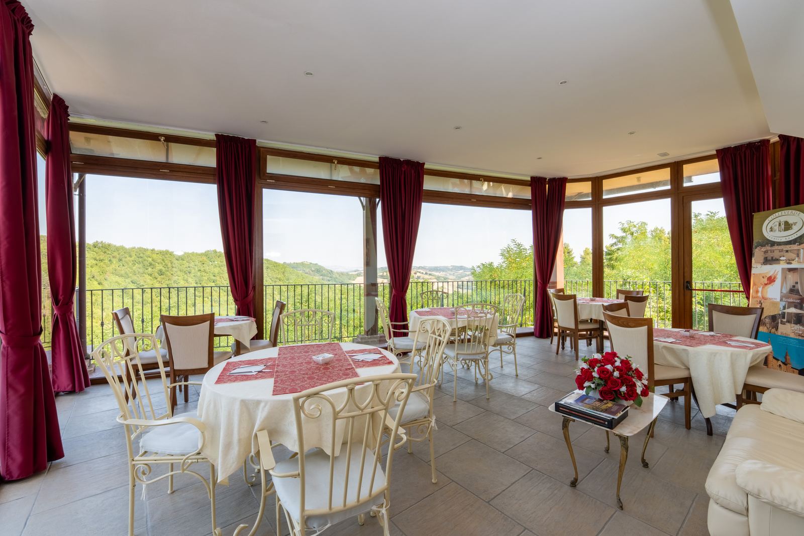 Colleverde Country House Urbino — vista del bosco privato di 10 ettari